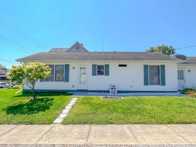 Building Photo - 681 Maple Ave