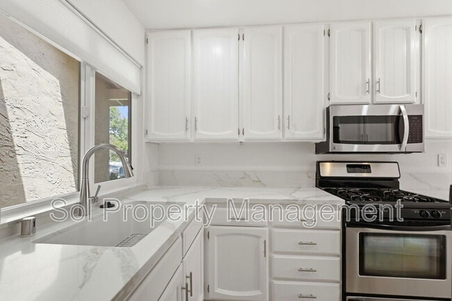 Building Photo - 905 Pellegrini St