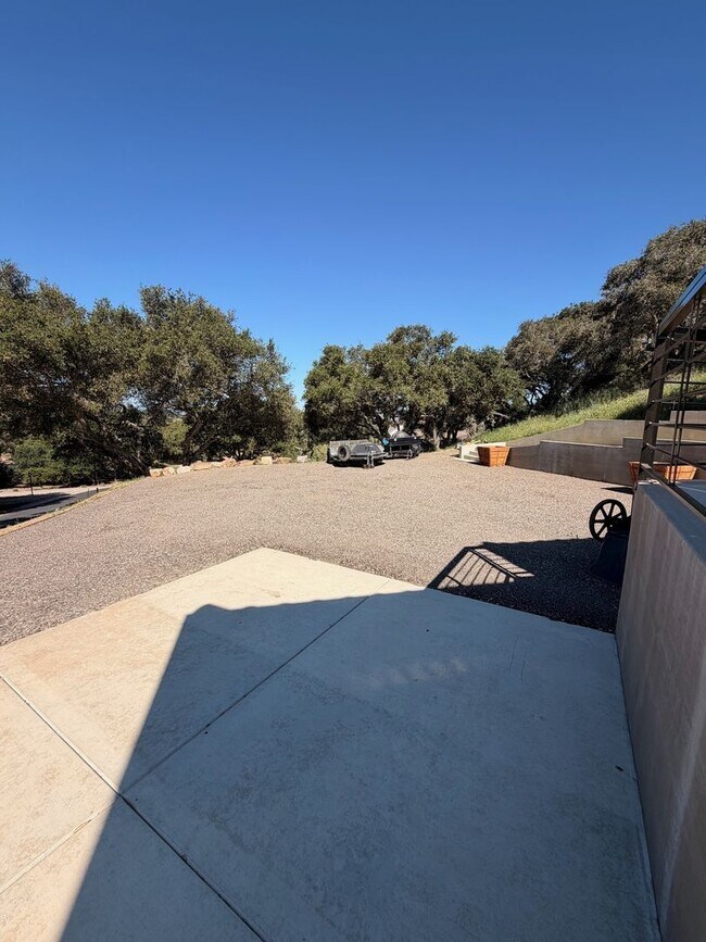 Building Photo - Charming 2-Bedroom Home in Private Gated Community