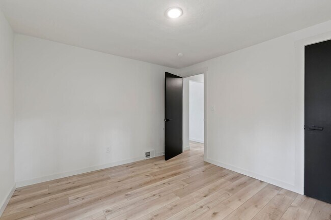 Building Photo - READY NOW!! FULLY RENOVATED 3 Bedroom in PENN HILLS