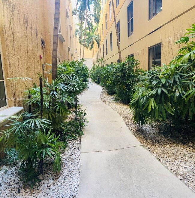 Building Photo - 3001 NE 185th St