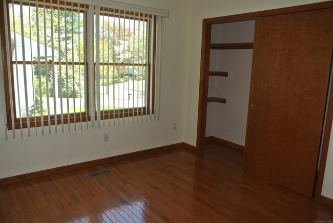 Building Photo - 302 Westwood Rd