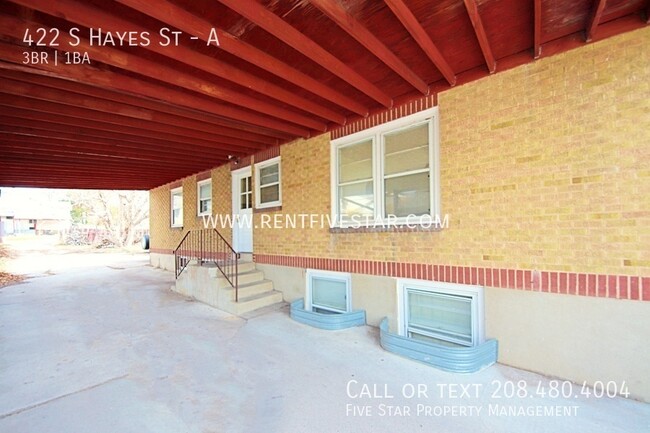 Building Photo - Beautiful Upstairs Apartment Near Downtown...