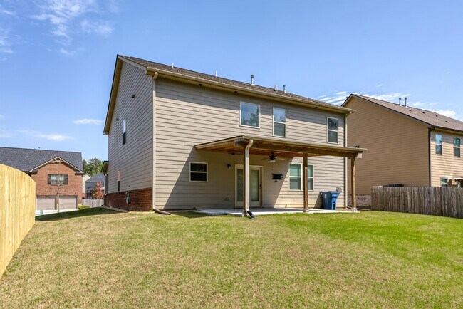 Building Photo - 3092 Hawthorn Farm Blvd
