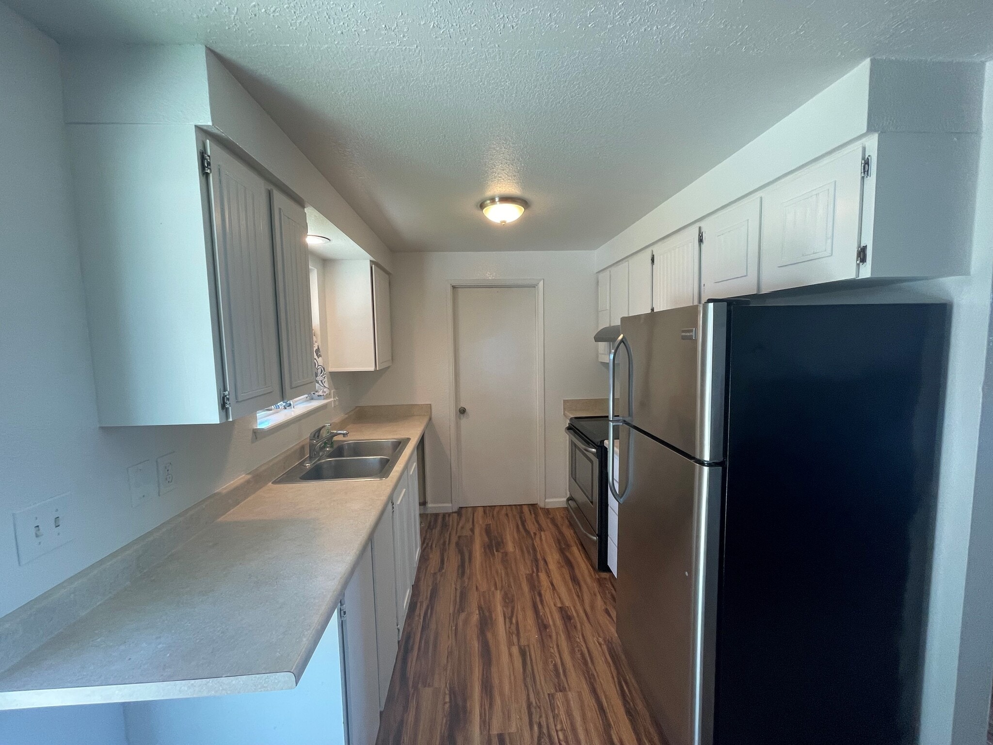Building Photo - 1001 S Zillah Ct