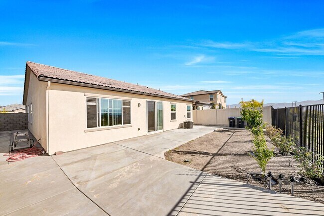 Building Photo - 41207 Alegria Ln