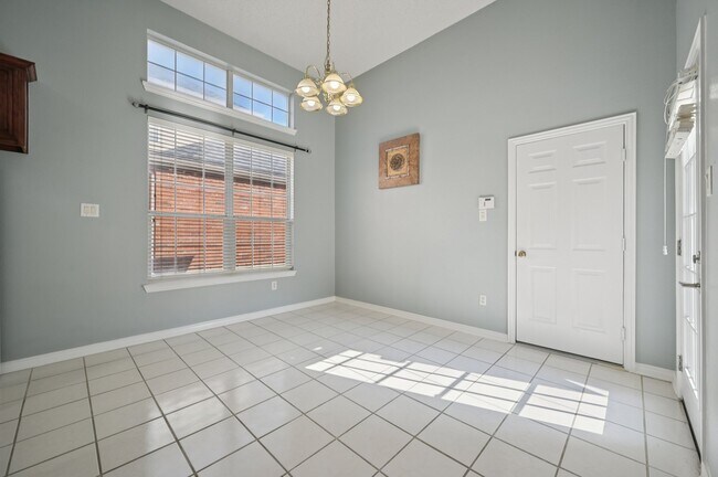 Building Photo - 4400 Foxtail Ln