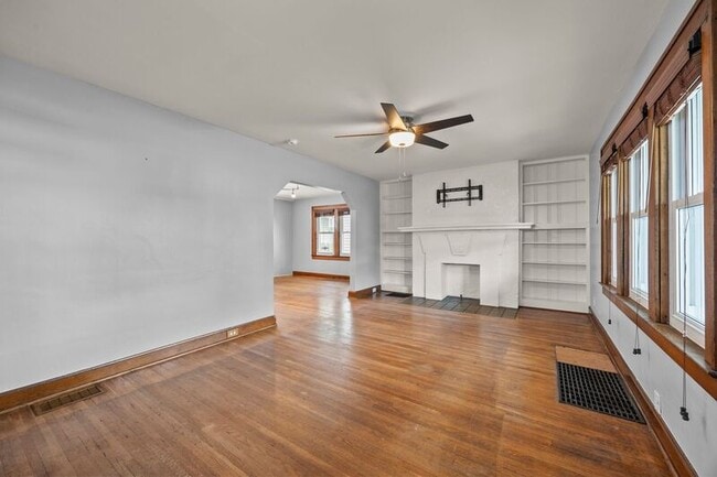 Building Photo - 1549 Meadow Rd