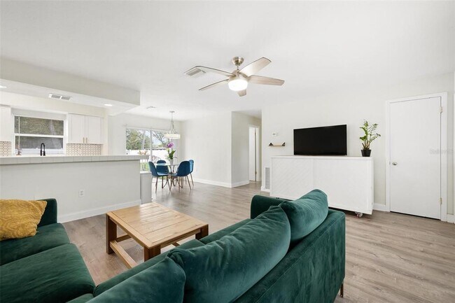 Building Photo - 5120 Brookmeade Dr