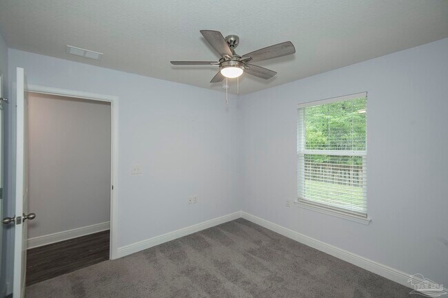 Building Photo - 3304 Bonfire Dr