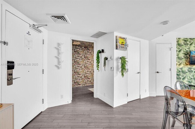 Building Photo - 1100 West Ave