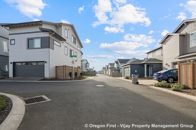 Building Photo - 3662 SE 67th Ave