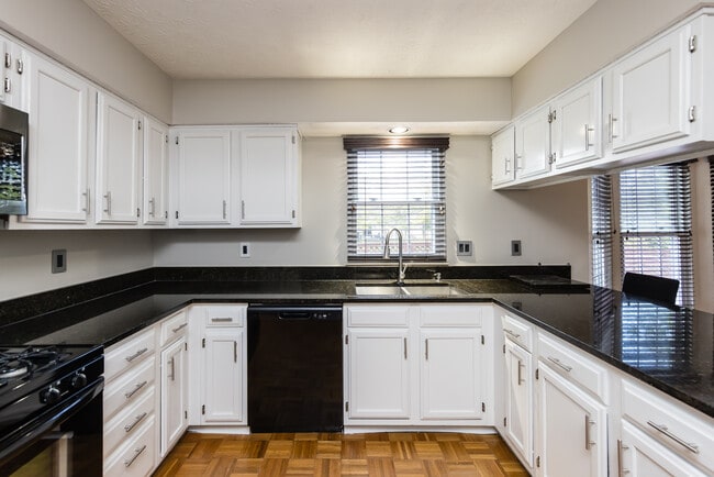 Building Photo - 6085 Tara Hill Dr