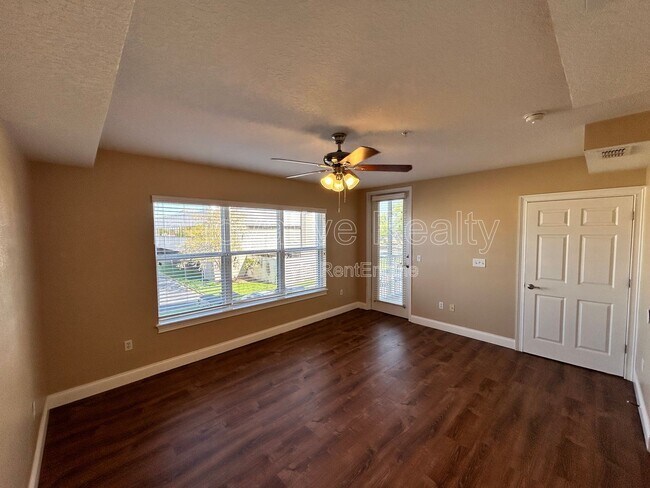 Building Photo - 225 W Seminole Blvd