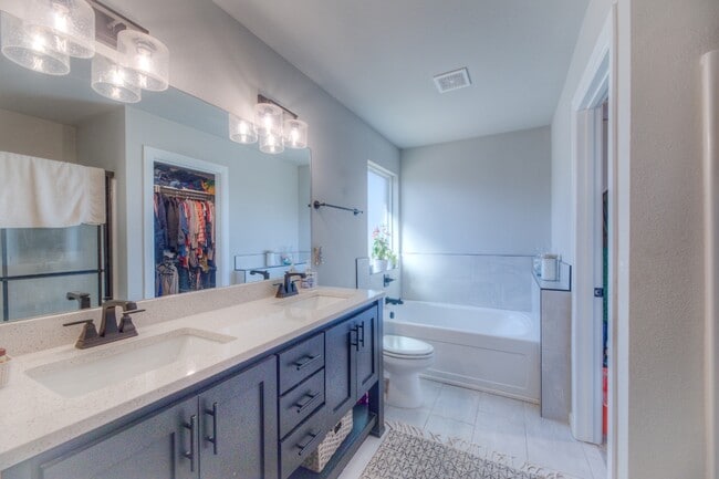 Building Photo - 1422 E 149th Pl S