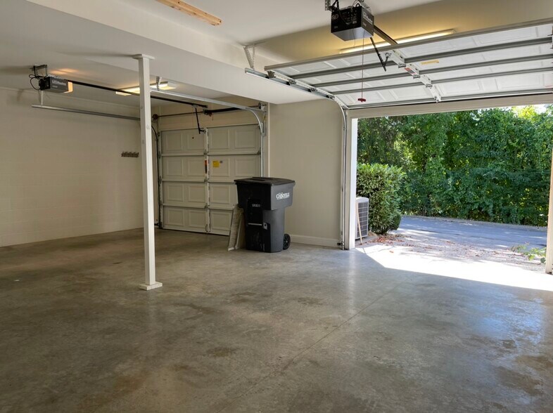 Building Photo - 144 Saint James Pl