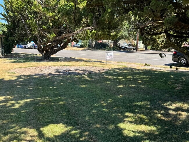 Building Photo - 1761 Market St NE