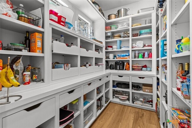 Building Photo - 1605 Alta Vista Loop