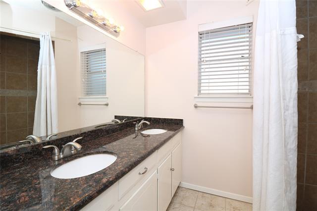 Building Photo - 2703 Peachtree Ln