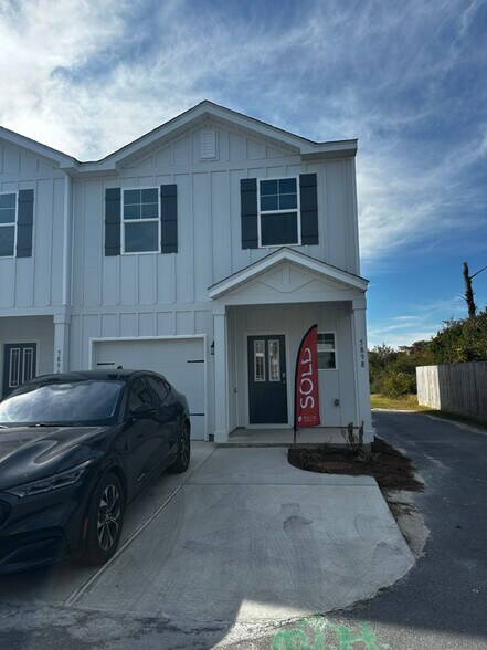 Primary Photo - 5898 Tyndall Pkwy