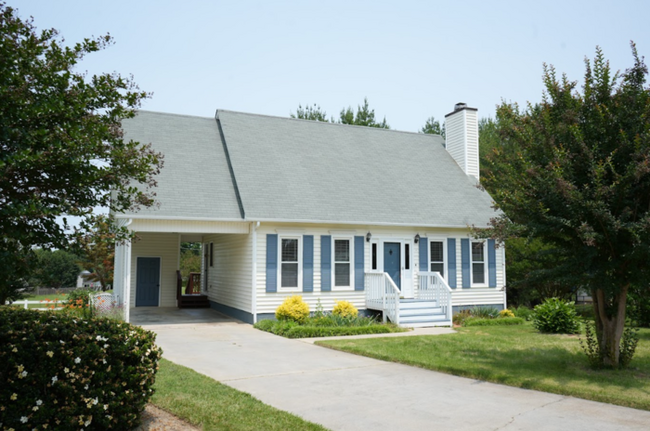 Building Photo - Charming 3-Bedroom, 2-Bathroom Home Perfec...