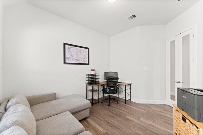 Building Photo - 15949 Hayes Mkt Lp