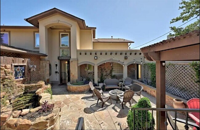 Building Photo - 3711 Highland Dr