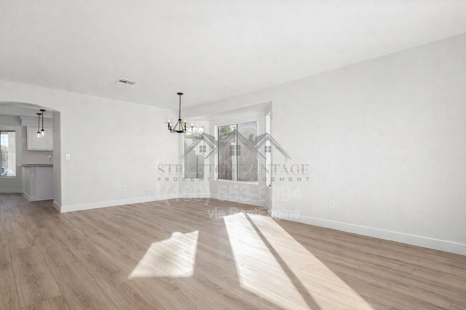 Building Photo - 1005 E Stirrup Ln