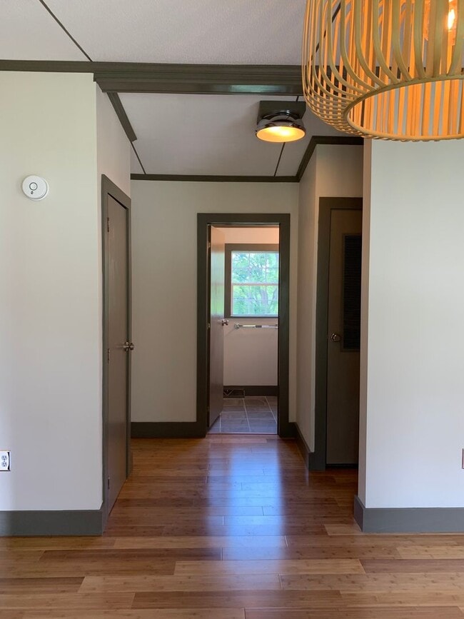 Building Photo - Beautiful Renovated House on Private Count...