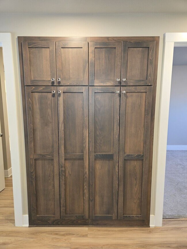 Building Photo - Newly Remodeled 2-Bedroom, 1-Bath Close to Downtown Salem!