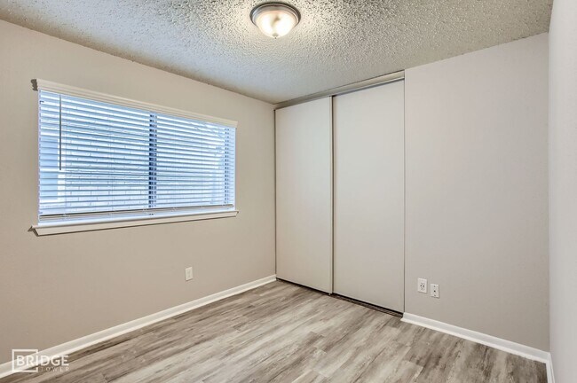 Building Photo - 11910 Yearling Dr