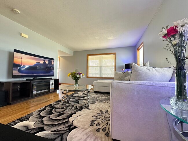 Building Photo - 2549 4th St NE