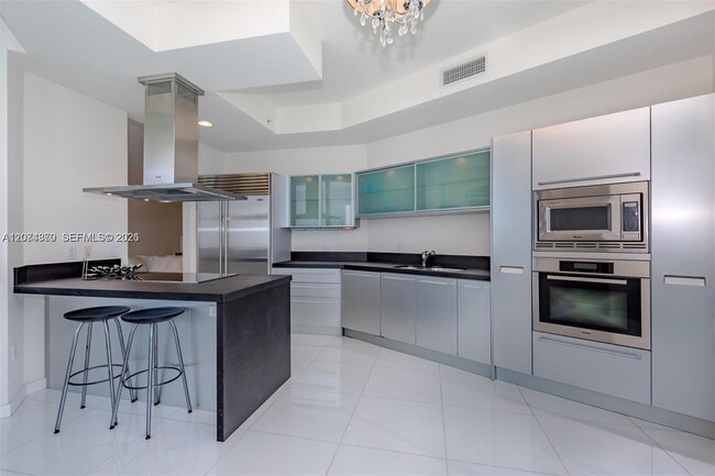 Building Photo - 18201 Collins Ave