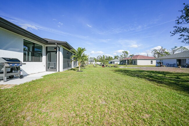 Building Photo - North Port, close to new Water park