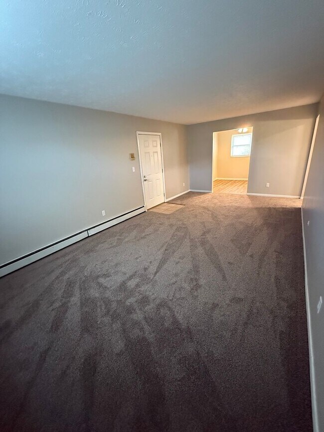 Building Photo - First Floor Boardman Condo with Garage, Appliances!