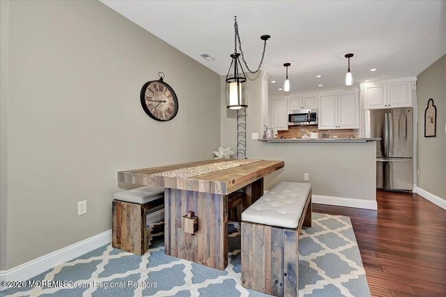 Building Photo - 13 Racquet Rd