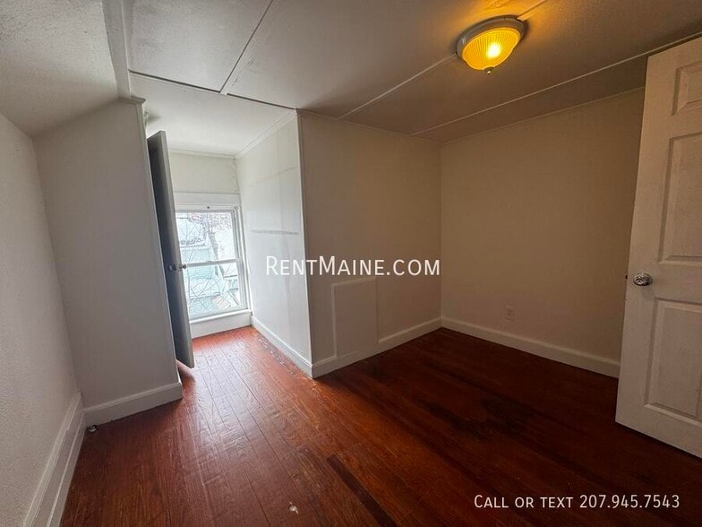 Building Photo - 276 Main St