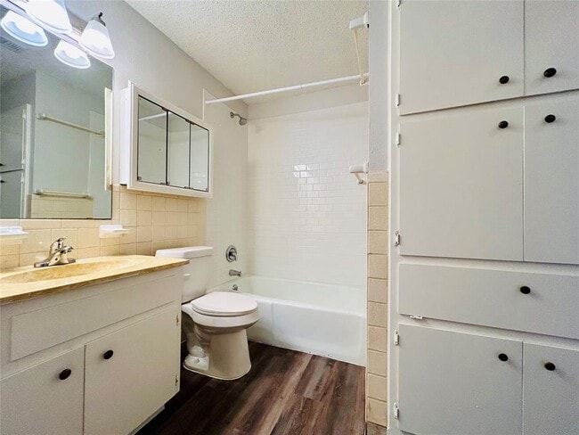 Building Photo - 12005 Charing Cross Rd