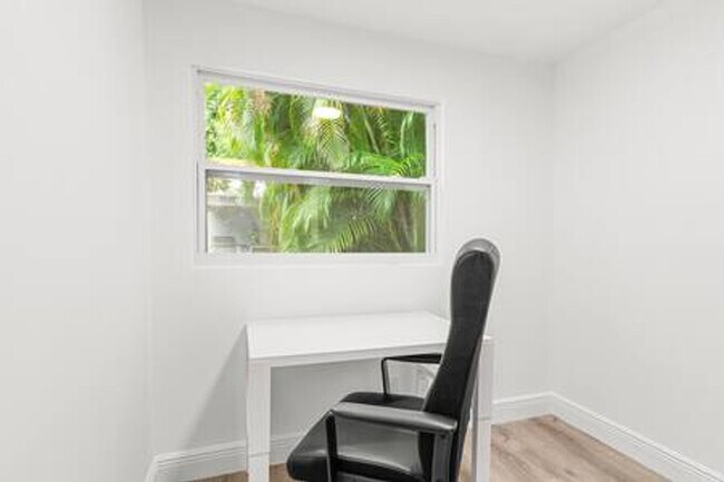 Building Photo - 443 NE 71st St