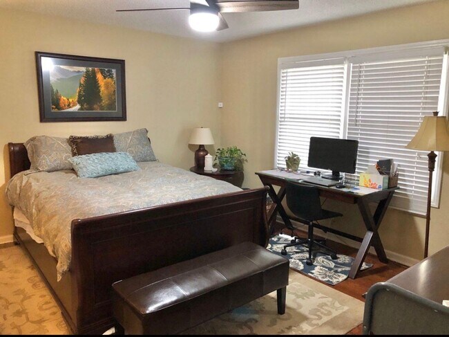 Building Photo - Knoxville 37922 - 3 bedroom, 2 bath home - Contact Susan Niedergeses (865) 300-4722