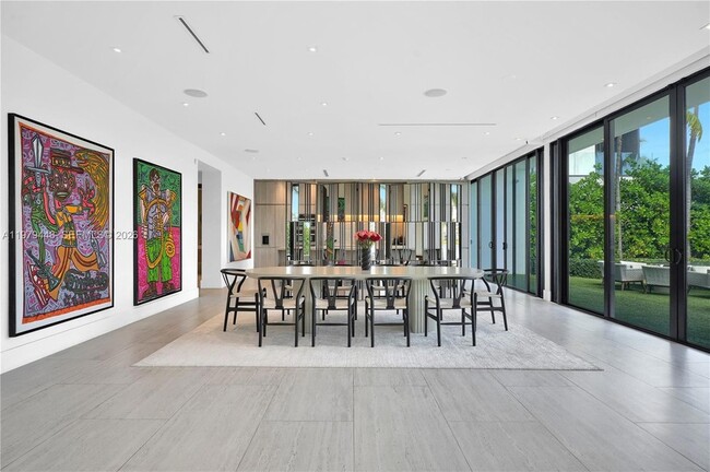 Building Photo - 5501 Pine Tree Dr