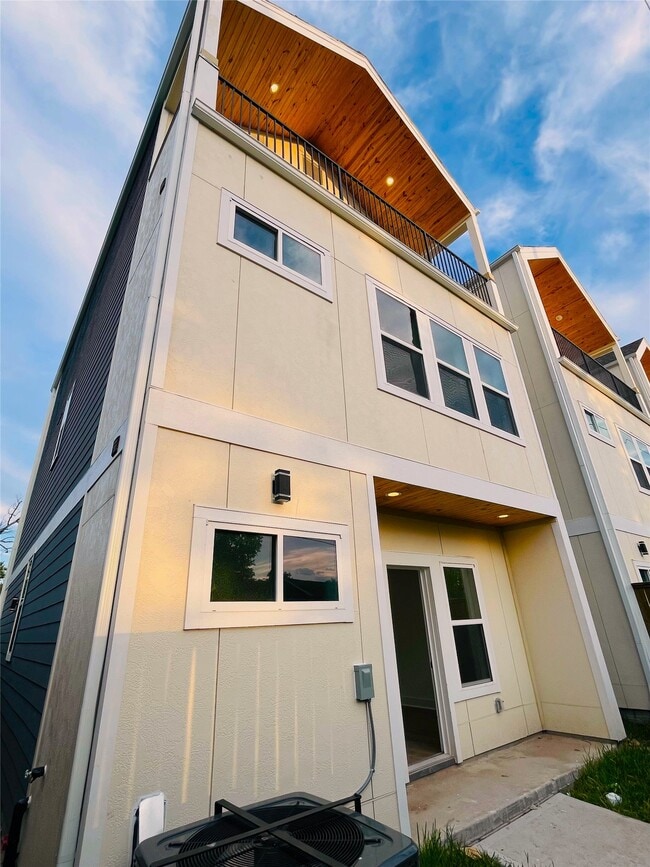 Building Photo - 3802 Yale St