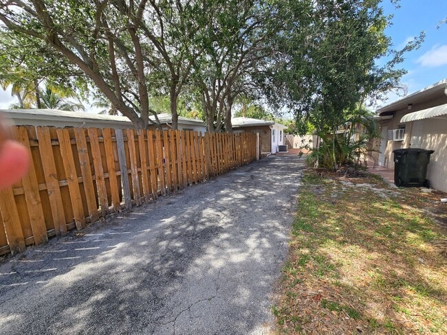 Building Photo - Updated East Delray Duplex | No HOA + Private Yard