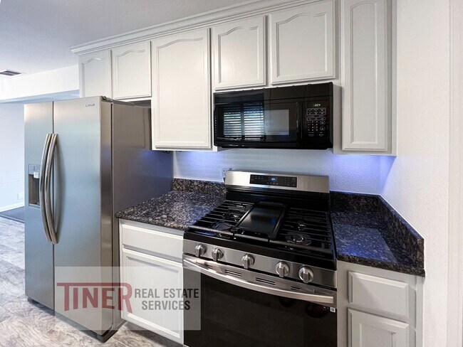 Building Photo - Beautiful Colonial Village Home