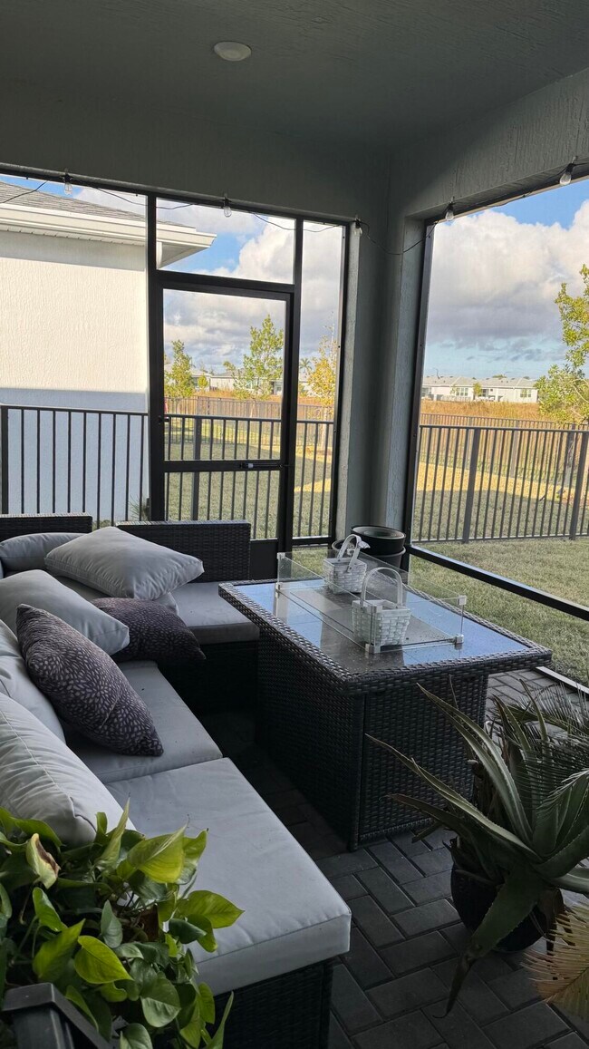 Building Photo - 13509 SW Bally Dr