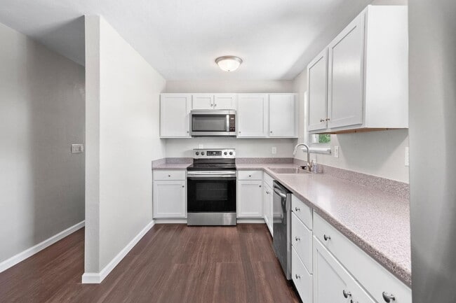 Building Photo - Charming 4-Bedroom Home in Desirable Neigh...