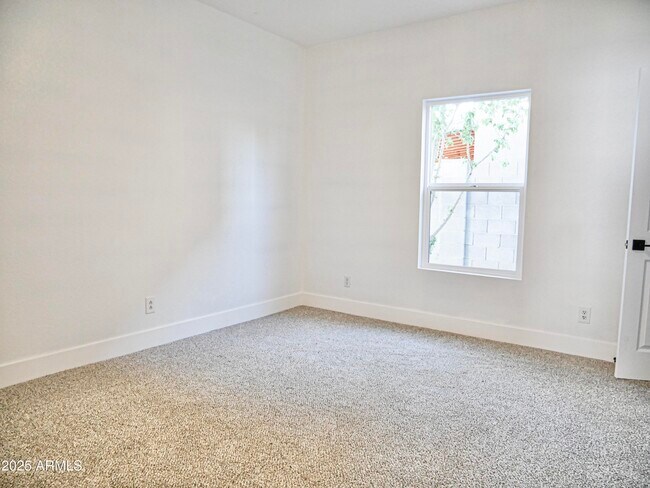 Building Photo - 1187 E Cowboy Cove Trail