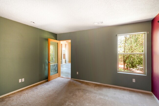 Building Photo - Three Bedroom, 2 Bathroom in newer Subdivision