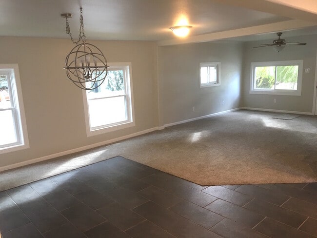 Building Photo - 4 bedroom, 2 bath Home