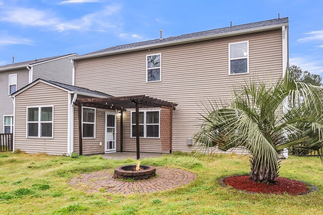 Building Photo - Bright and Spacious Home in Summerville!